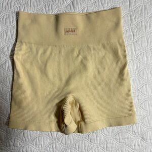 BO + TEE-ribbed shorts